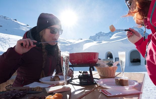 Käsefondue im Iglu-Dorf für 2 Restaurant in Davos