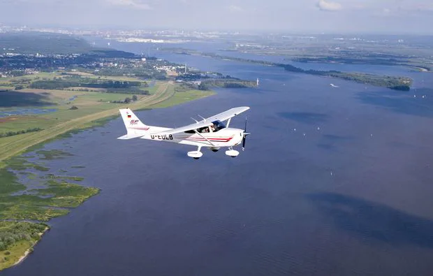 Flugzeug-Rundflug Hamburg - 1