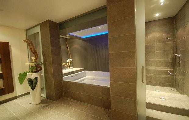 Dusche für Zwei: Das ultimative Wellness-Erlebnis für Paare () Dusche für Zwei: Das ultimative Wellness-Erlebnis für Paare