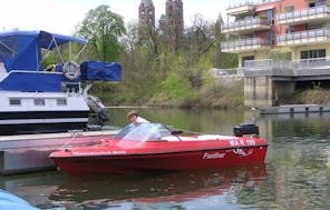 Motorboot fahren auf dem Rhein /Speyer