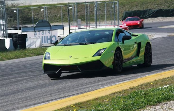 Lamborghini fahren in Turin (5 Runden)