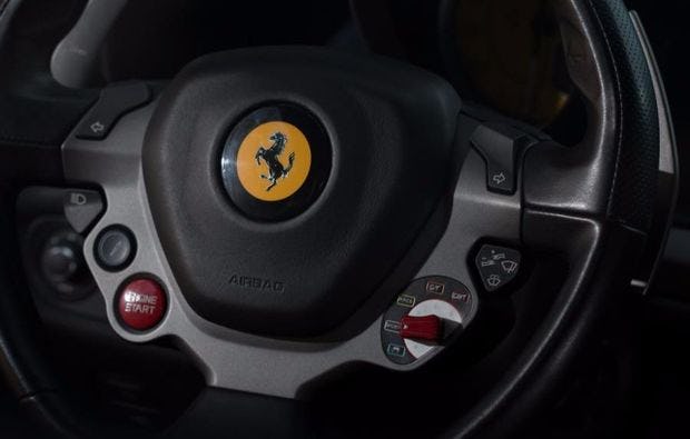 Ferrari 458 Italia fahren als Co-Pilot Sandberg (1 Std.)