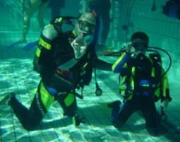 Tauchschnupperkurs im Pool Fulda