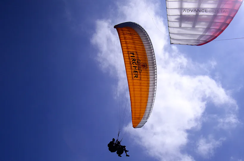 Pärchenflug mit 2 Gleitschirmen Saltaus