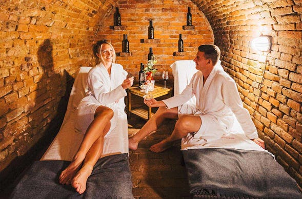 Übernachtung im Weinfass Deluxe mit Wellness Grub an der March