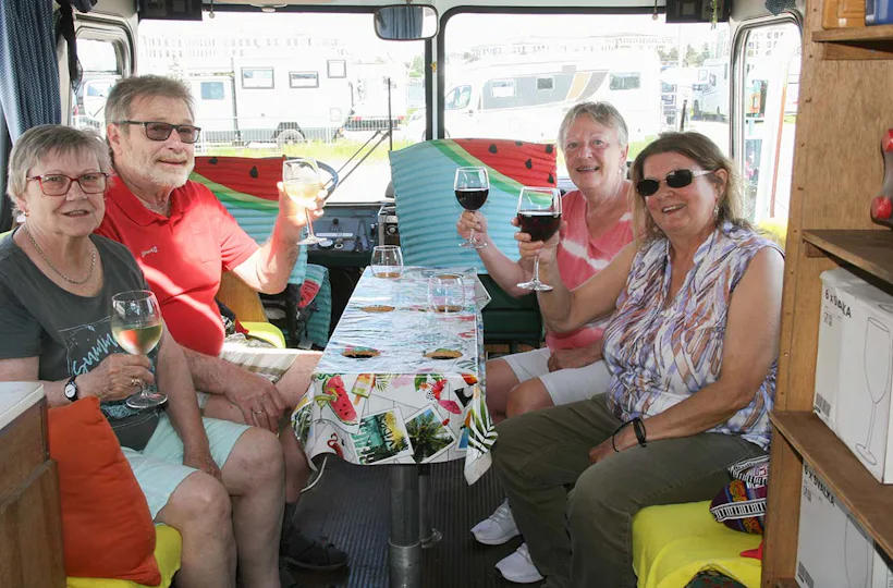 Weintour mit Oldtimerbus für 4 Warnemünde (4 Std.)