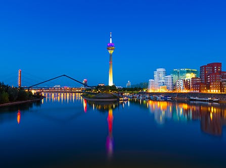 Medienhafen Düsseldorf bei Nacht